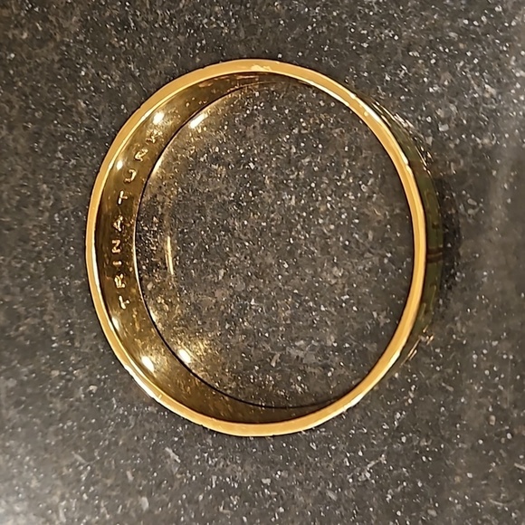 💕TRINA TURK💕 Enamel Bangle Bracelet ~ Black & Gold Brick Logo Design NWOT - Picture 4 of 9